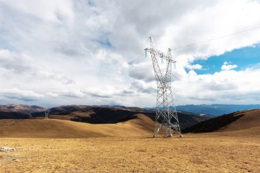 Yüksek gerilim iletim kulesi veya güç kuleleri (elektrik pilon) ve elektrik dağıtım Trafo Merkezi 