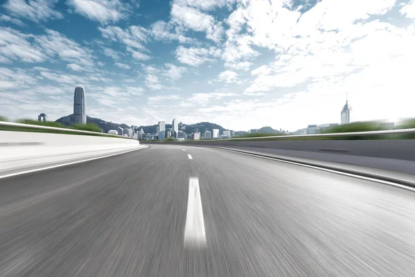 Autostrada Vuota Attraverso Città Moderna — Foto Stock