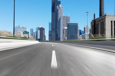 boş karayolu ile modern şehir