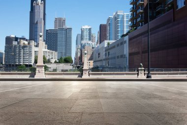 Chicago'da moder şehirde boş sokak