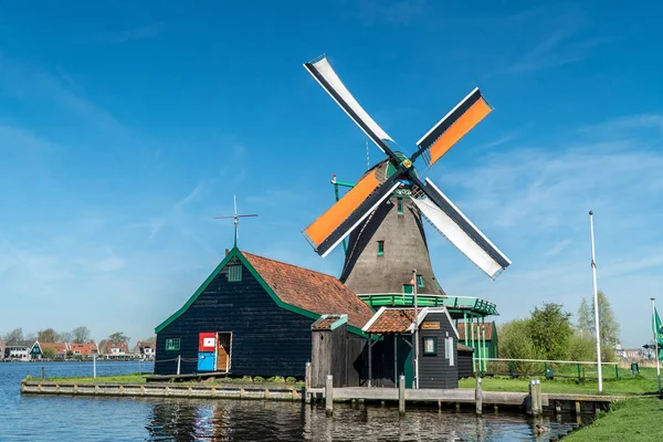 Moinho Vento Beleza Sobre Lago Holanda — Fotografia de Stock