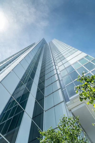 Low Angle View Skyscraper Cloudscape Background — Stock Photo, Image