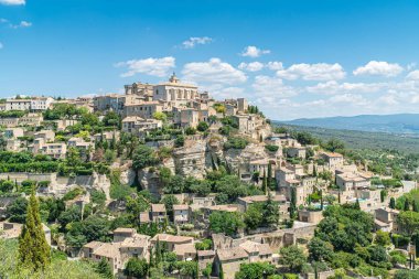 Gordes, Provence küçük tipik bir kasaba görünümü