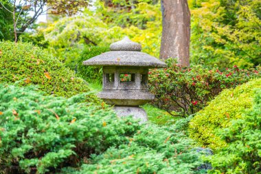 Golden Gate Park, San Francisco, Kaliforniya 'daki Japon Çay Bahçesi' nde fener..