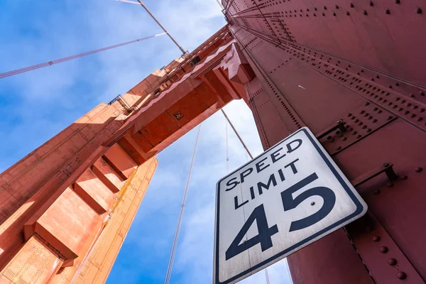 Primo piano del Golden Gate Bridge. — Foto Stock