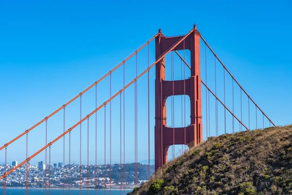 Primo piano del Golden Gate a San Francisco . — Foto Stock