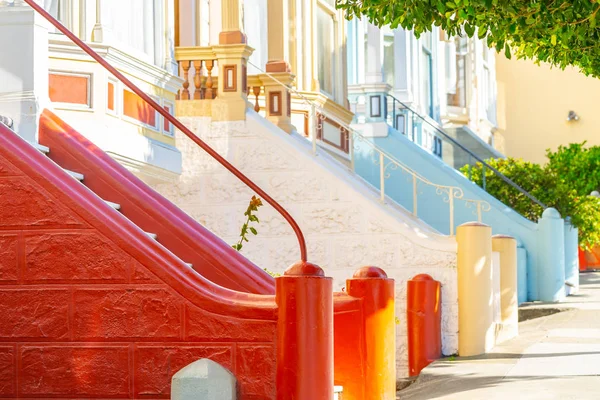 Trappen van victoriaanse huizen in San Francisco — Stockfoto