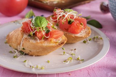 Geleneksel İtalyan bruschetta parlak zemin üzerine