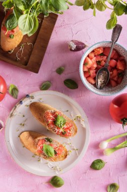 Geleneksel İtalyan bruschetta parlak zemin üzerine