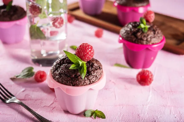 Zoete Chocolade Cupcake Roze Achtergrond — Stockfoto