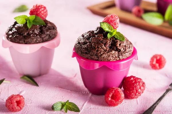 Zoete Chocolade Cupcake Roze Achtergrond — Stockfoto