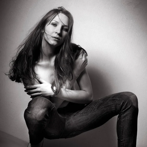 Fashion Portrait Attractive Woman Wearing Jeans Monochrome Photo — Stock Photo, Image
