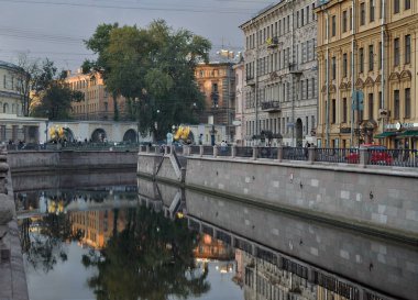 Sabah Griboyedov kanal, Bankovsky Köprüsü üzerinde. St. Petersburg, Rusya Federasyonu