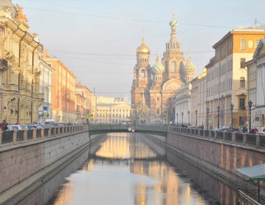 Sabah Griboyedov kanal. Katedral kilise kan üzerinde Savior.
