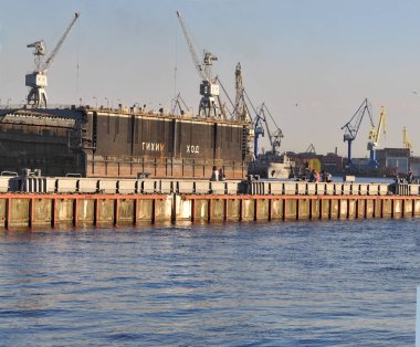 Bahriye Shipyards.Floating rıhtım. St. Petersburg, Rusya Federasyonu