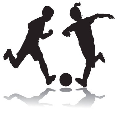 Futbol oynayan iki çocuğun silueti..