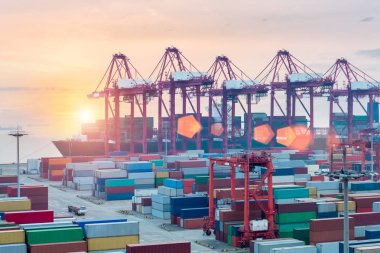 günbatımı, konteyner terminal closeup Şangay yangshan derin deniz limanı