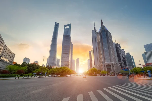 Straßenszene Des Shanghaier Jahrhundertboulevards Bei Sonnenuntergang — Stockfoto