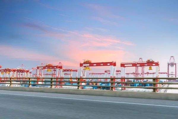 Containerterminal Met Snelweg Tegen Een Hemel Sunset Glow — Stockfoto
