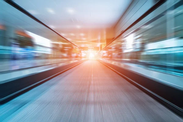 Escalera Mecánica Movimiento Desenfoque Aeropuerto Luz Salida — Foto de Stock