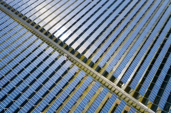 Widok Lotu Ptaka Paneli Solarnych Czystej Energii Elektrownia — Zdjęcie stockowe