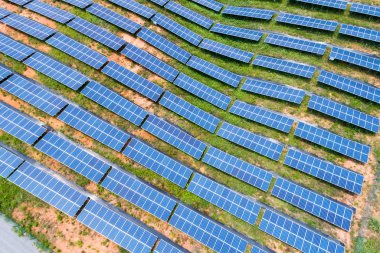 yamaca, yeni enerji güneş enerjisi panelleri havadan görünümü