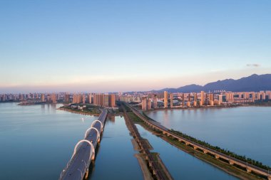 gün batımı, yüksek açı dağlar-su kenti Jiujiang cityscape