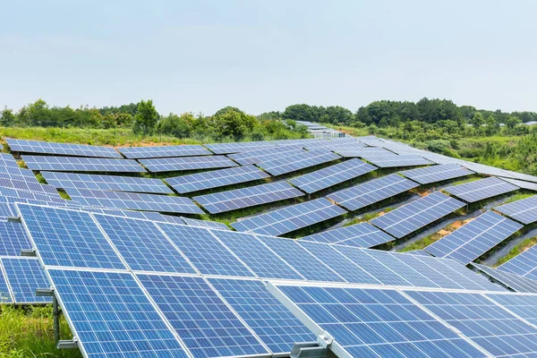 Paneles Solares Para Energía Limpia Ladera — Foto de Stock