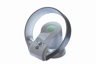 izole kırpma yolu ile beyaz, hiçbir dış kanatları ile modern fan çarpan hava