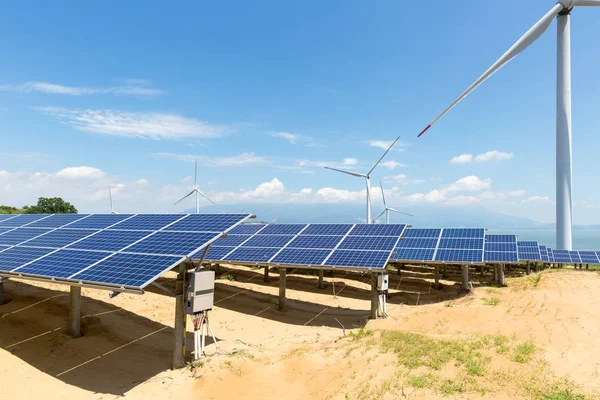 New Energy Sandy Land Solar Panels Wind Power Generation Clear — Stock Photo, Image