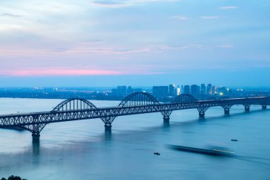 gece Jiujiang yangtze Nehri Köprüsü