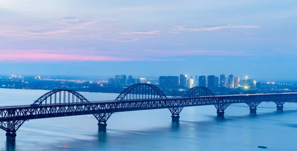 日暮れ 中国の九江長江川橋 — ストック写真