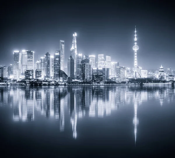Shanghai Skyline Éjszaka Kilátás Elmélkedés Absztrakt Metropolis Utca Városrészlet — Stock Fotó
