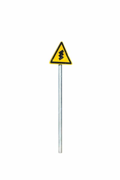 用修剪路径在白色上隔离的缠绕道路交通警示标志和钢柱 — 图库照片