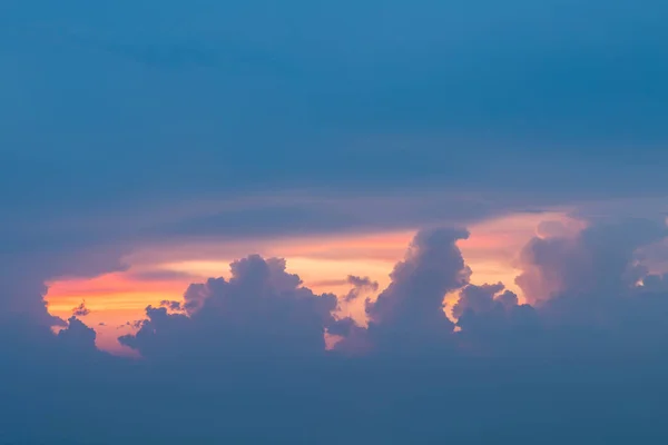 Abendglut Mit Stürmischen Wolken Buntem Himmel Und Wolken Der Dämmerung — Stockfoto