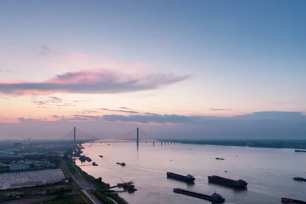 Güzel Yangtze Nehri Peyzaj Jiujiang Askılı Köprü Alacakaranlıkta Çin — Stok fotoğraf
