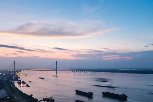 九江市斜張橋と美しい夕日 中国揚子江景観 — ストック写真