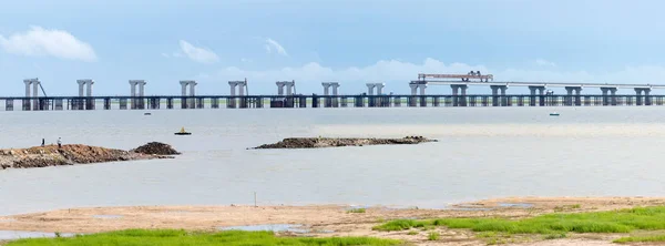 中国鄱阳湖桥梁施工全景 — 图库照片