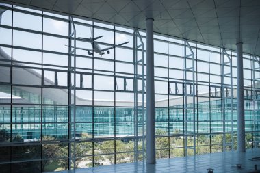 Uçak ile modern Havaalanı pencere sahne