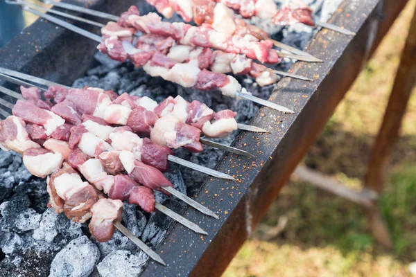 Fresh Mutton Skewers Preparation Shish Kebab Outdoor Barbecue — Stock Photo, Image