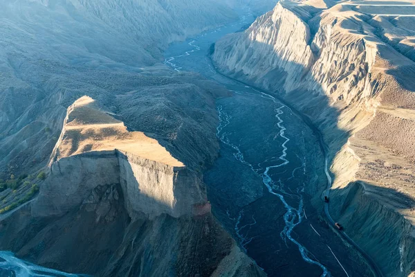 Xinjiang Anjihai Grand Canyon Closeup Road Transporting Coal Bottom Valley — Stock Photo, Image