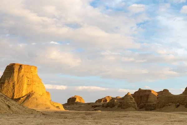 Zon Schijnt Instelling Wind Erosie Landvorm Mooie Xinjiang Ghost Stad — Stockfoto