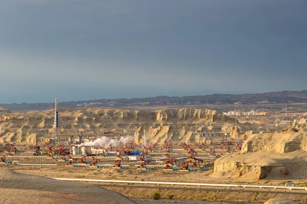 Windige Stadt Ölfeld Der Dämmerung Karamay Xinjiang China — Stockfoto