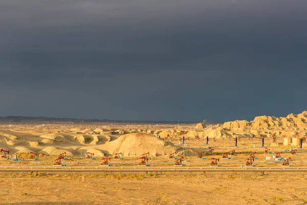 Winderige Stad Olieveld Karamay Zonsondergang Xinjiang China — Stockfoto