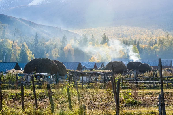 Xinjiang Baihaba Villaggi Autunno Paesaggio Altay Cina — Foto Stock