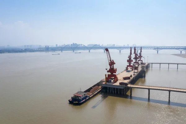 Schiffsanlegestelle Und Jiujiang Yangtze River Bridge China — Stockfoto