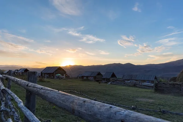 Xinjiang Baihaba Villaggi Tramonto Primitivo Villaggio Ecologico Naturale Cina — Foto Stock