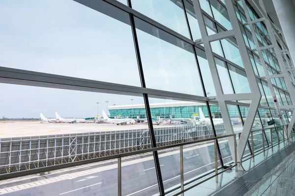 Moderna Escena Del Aeropuerto Vista Desde Fuera Ventana Terminal — Foto de Stock