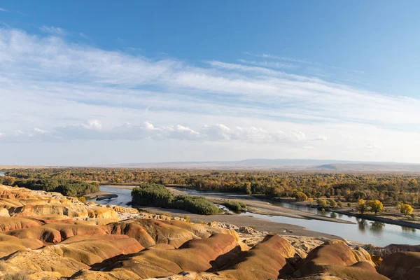 Vackra xinjiang färgglada stranden i skymningen — Stockfoto