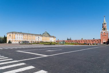Moskova cityscape cephanelik odası (1851 yılında binası inşa) ve Borovitskaya Kulesi Kremlin